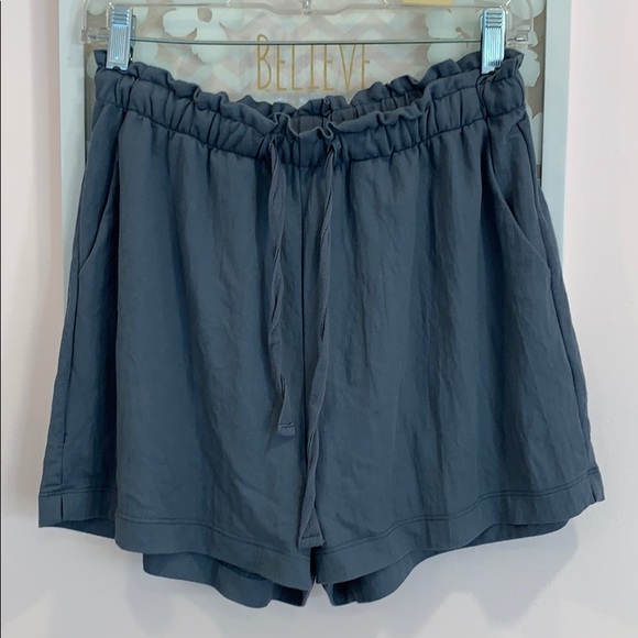 Wishlist Pants - Flowy linen shorts with side pockets